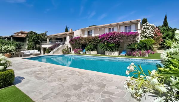 SAINT AYGULF SPACIEUSE VILLA VUE MER PISCINE GARAGE