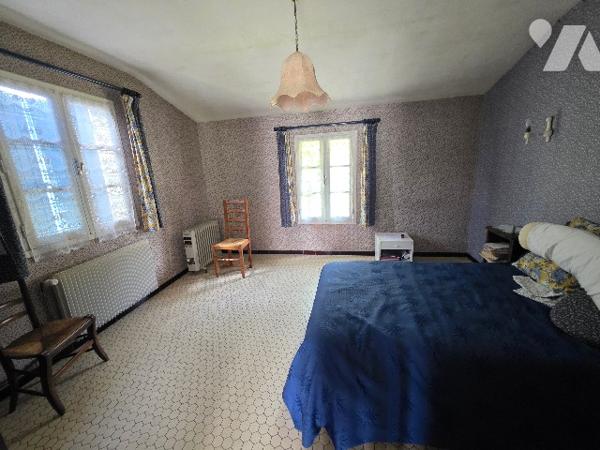 Maison familiale de 120 m² de plain-pied avec double garage et jardin