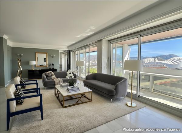 A Vendre à Marseille 13008 un superbe appartement de  pièces avec terrasse de 50 m² et vue panoramique sur Marseille 8 ème