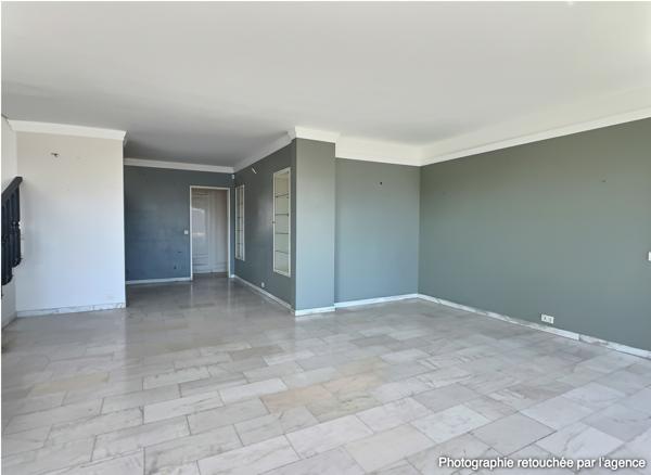 A Vendre à Marseille 13008 un superbe appartement de  pièces avec terrasse de 50 m² et vue panoramique sur Marseille 8 ème