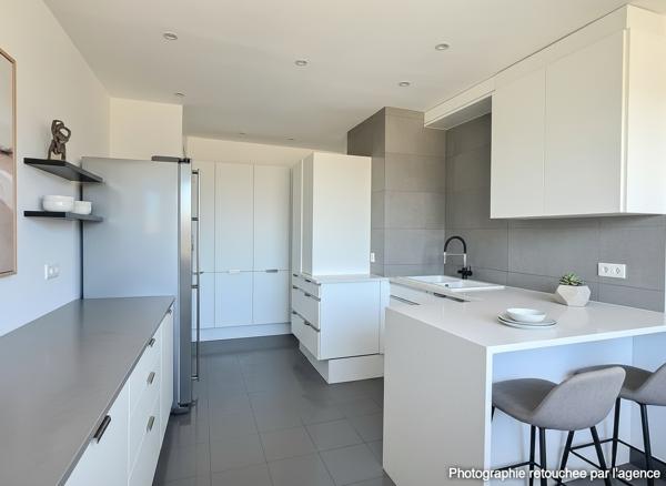A Vendre à Marseille 13008 un superbe appartement de  pièces avec terrasse de 50 m² et vue panoramique sur Marseille 8 ème