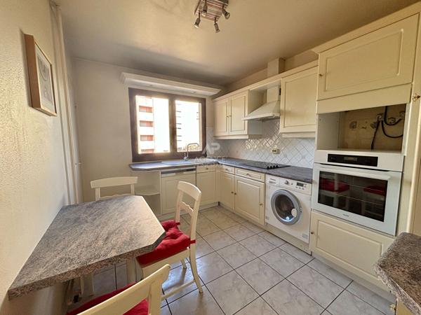 Appartement Cergy 3 pièce(s) 68.40 m2 195 000 € **  - Référence  11300