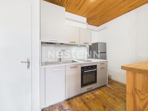 Aurillac centre ville, à Vendre Immeuble sur 3 niveaux avec garage, à rénover.