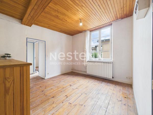Aurillac centre ville, à Vendre Immeuble sur 3 niveaux avec garage, à rénover.
