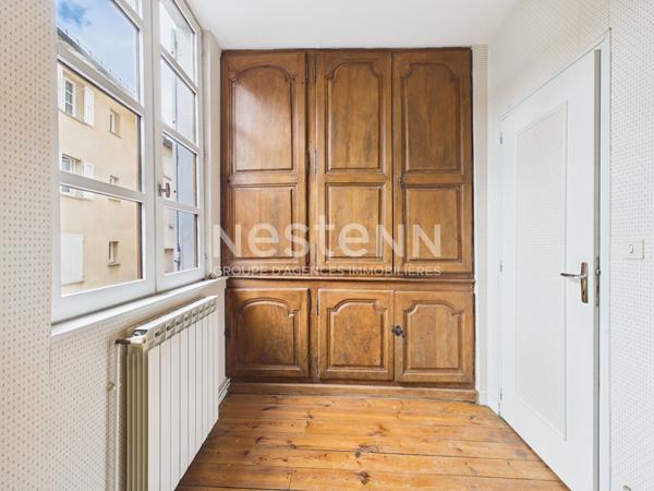 Aurillac centre ville, à Vendre Immeuble sur 3 niveaux avec garage, à rénover.