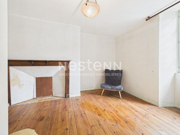 Aurillac centre ville, à Vendre Immeuble sur 3 niveaux avec garage, à rénover.