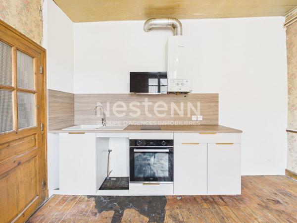 Aurillac centre ville, à Vendre Immeuble sur 3 niveaux avec garage, à rénover.