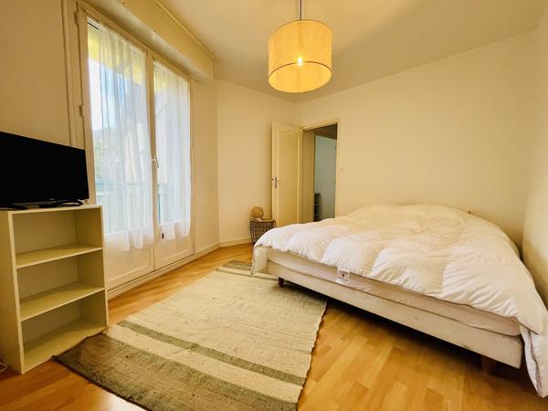 Grand Appartement T2 Meublé 58 m² au Centre ville Avec Balcon et Parking Privé