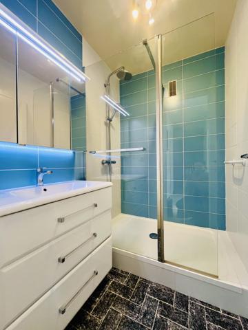 Grand Appartement T2 Meublé 58 m² au Centre ville Avec Balcon et Parking Privé