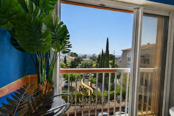 T2 de 29 m² avec terrasse, vue mer et garage – Centre-ville de Saint-Aygulf et plage à pied