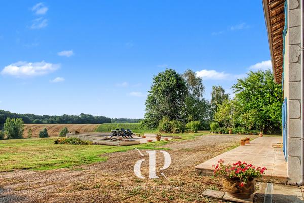 Une spacieuse maison de campagne avec 6 hectares