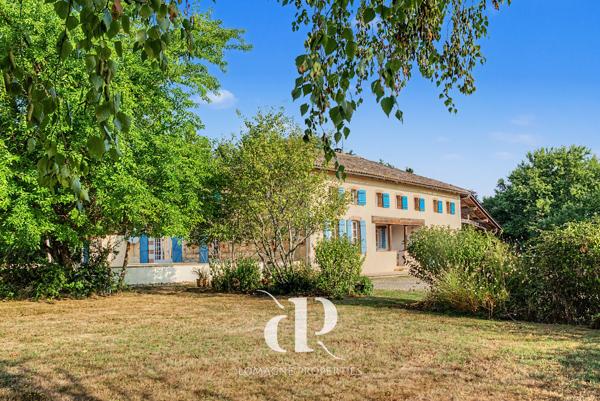 Une spacieuse maison de campagne avec 6 hectares