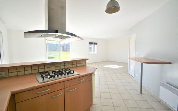 Maison à louer    6 pièces •  Assat