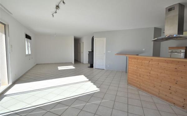 Maison à louer    6 pièces •  Assat