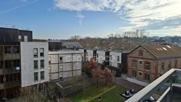 Appartement 4 pièces lumineux avec 2 balcons et 1 cave. Tout proche gare RER D