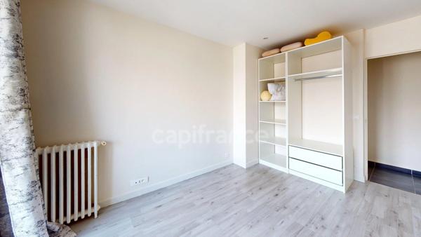 Appartement 4 pièces lumineux avec 2 balcons et 1 cave. Tout proche gare RER D