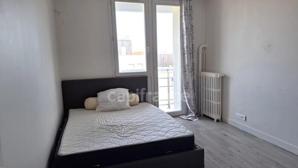 Appartement 4 pièces lumineux avec 2 balcons et 1 cave. Tout proche gare RER D