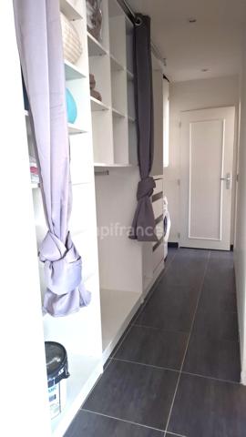 Appartement 4 pièces lumineux avec 2 balcons et 1 cave. Tout proche gare RER D