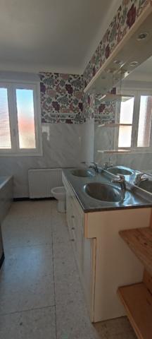 Maison 2 faces 5 pièces avec garage et jardins