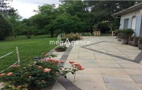 Maison à PORT-SAINTE-FOY-ET-PONCHAPT, 33220 - 7 pièces 205m²