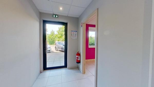 Local commercial - professionnel - bureaux