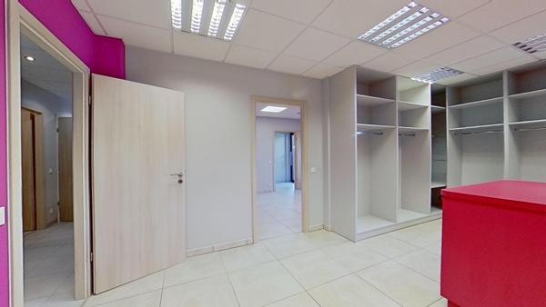 Local commercial - professionnel - bureaux