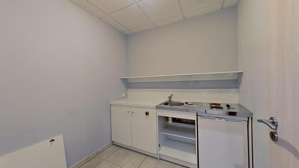Local commercial - professionnel - bureaux