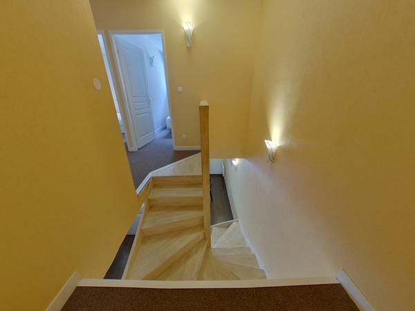 04850 JAUSIERS TYPE 3 EN DUPLEX - TERRASSE - PARKING PRIVATIF COUVERT