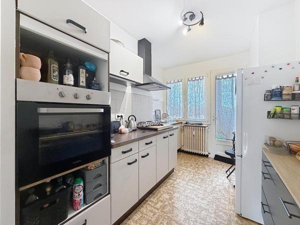 Résidence fermée parking, gardien, ascenseur,