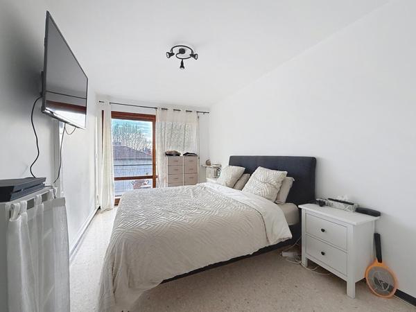 Résidence fermée parking, gardien, ascenseur,