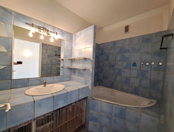 Appartement deux pièces au calme - parking - cave