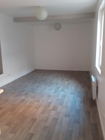 Studio à GOURNAY EN BRAY (76) centre ville 1er étage