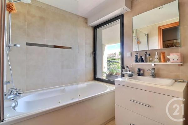 Appartement F3 à vendre  3 pièces - 85 m 2   ST RAPHAEL  - 83
