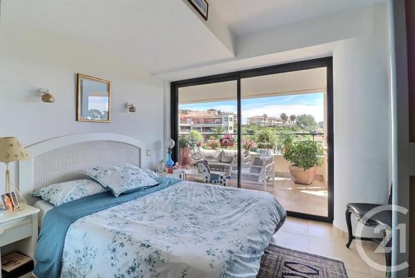 Appartement F3 à vendre  3 pièces - 85 m 2   ST RAPHAEL  - 83