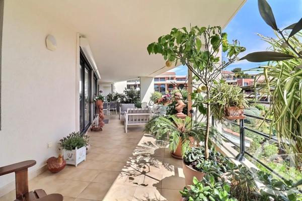 Appartement F3 à vendre  3 pièces - 85 m 2   ST RAPHAEL  - 83