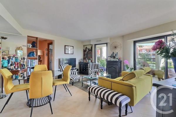 Appartement F3 à vendre  3 pièces - 85 m 2   ST RAPHAEL  - 83