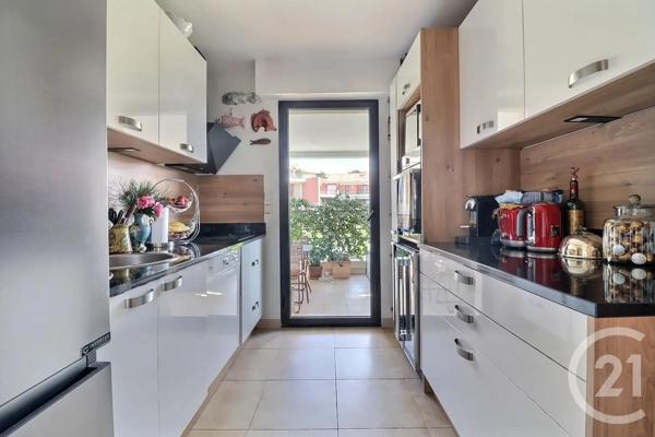 Appartement F3 à vendre  3 pièces - 85 m 2   ST RAPHAEL  - 83