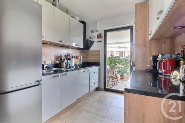 Appartement F3 à vendre  3 pièces - 85 m 2   ST RAPHAEL  - 83
