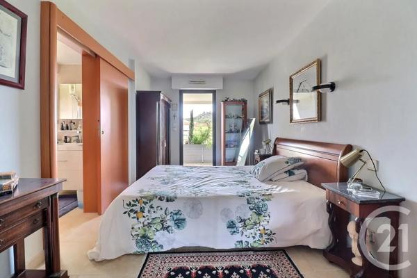 Appartement F3 à vendre  3 pièces - 85 m 2   ST RAPHAEL  - 83