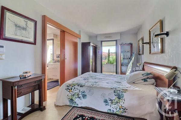 Appartement F3 à vendre  3 pièces - 85 m 2   ST RAPHAEL  - 83
