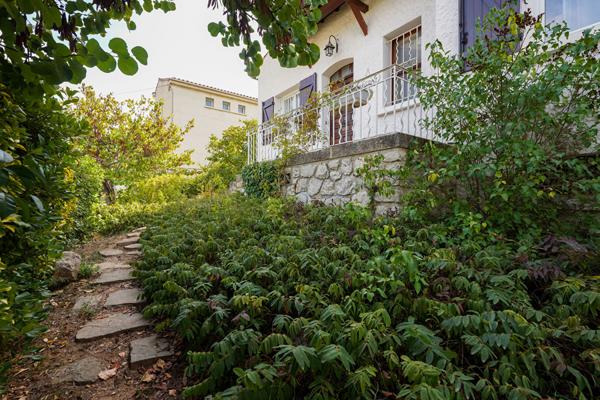 Maison de 130m² de 6 pièces au calme, sous sol et jardin de 550m²