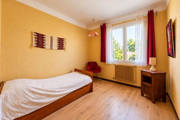Maison de 130m² de 6 pièces au calme, sous sol et jardin de 550m²