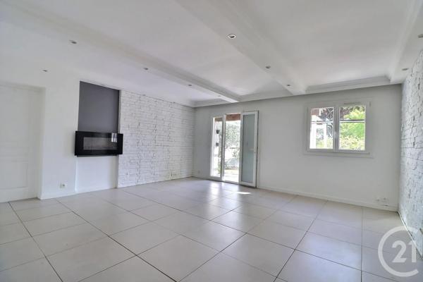 Maison à vendre  3 pièces - 91,60 m 2   FREJUS  - 83
