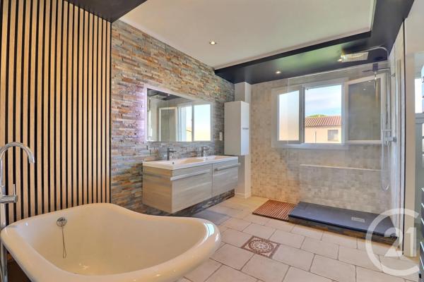 Maison à vendre  3 pièces - 91,60 m 2   FREJUS  - 83