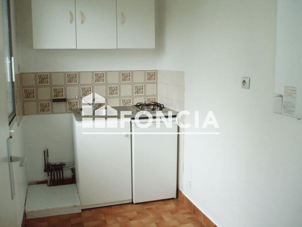 Location Studio 29.2 m² - 6 RUE DE ROSMADEC Quimper 29000