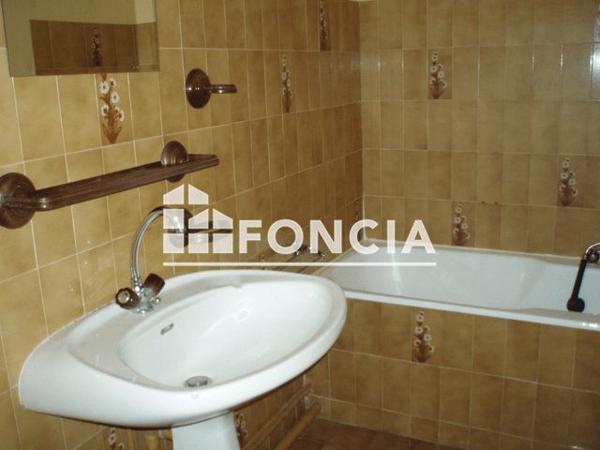 Location Studio 29.2 m² - 6 RUE DE ROSMADEC Quimper 29000