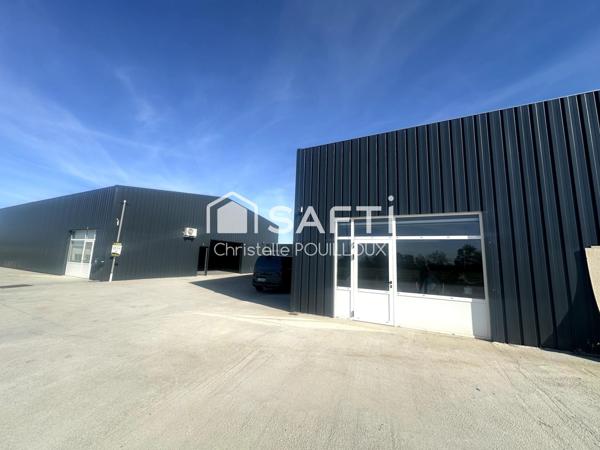 Ensemble de deux grands entrepôts neufs à Benet (2021)
