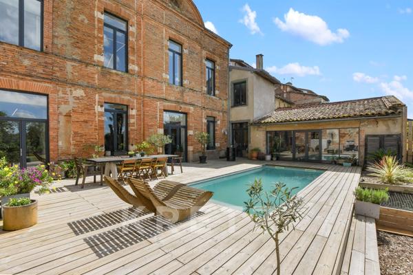 Maison bourgeoise 310m2 rénovée avec jardin, piscine et garage