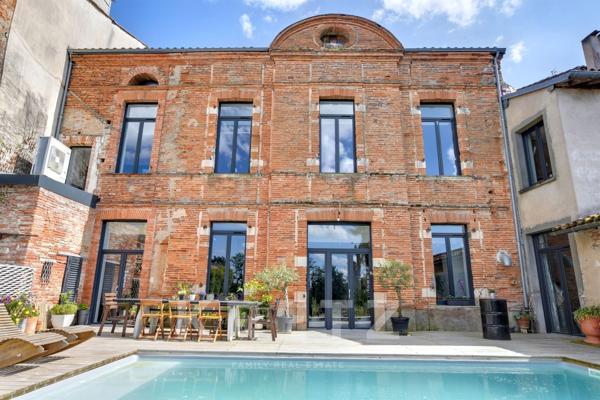 Maison bourgeoise 310m2 rénovée avec jardin, piscine et garage