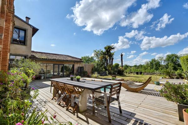 Maison bourgeoise 310m2 rénovée avec jardin, piscine et garage
